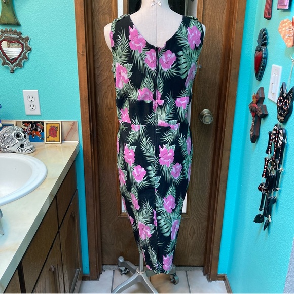 *altered* PUG 3X Floral Wiggle Dress - Picture 13 of 13
